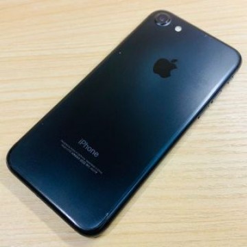 SIMﾌﾘｰ ﾊﾞｯﾃﾘｰ100％ iPhone7 128GB ブラック P78