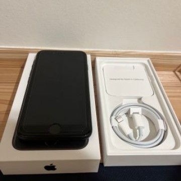 【ほぼ新品】アップル iPhoneSE 第2世代 64GB ブラック