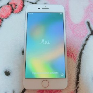 ⚠️訳あり  iPhone8 シルバー 64 GB バッテリー新品 SIMフリー