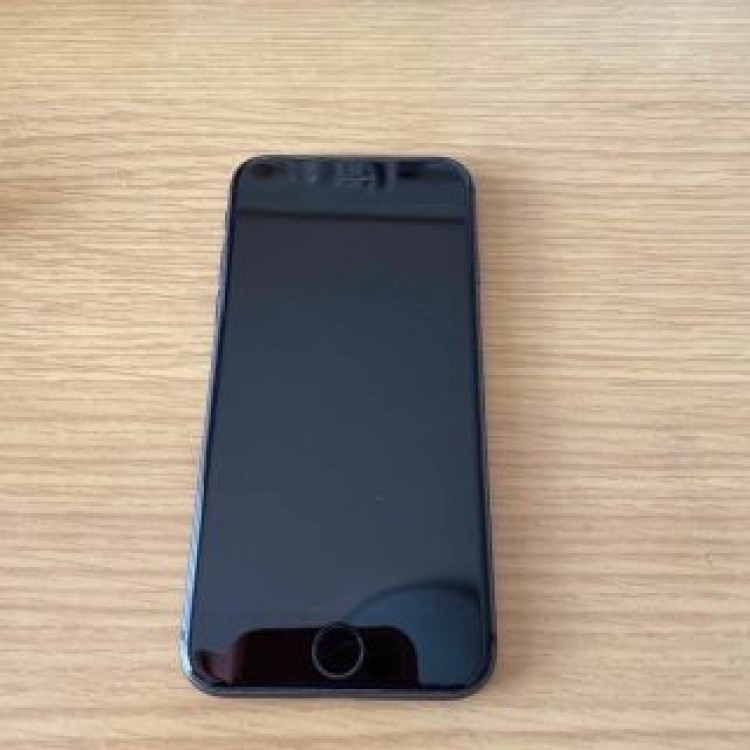 iPhone8本体　黒　64GB 美品です①