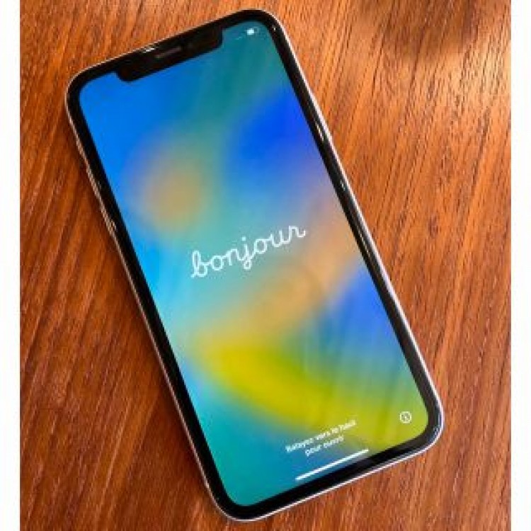 iPhone XR ホワイト