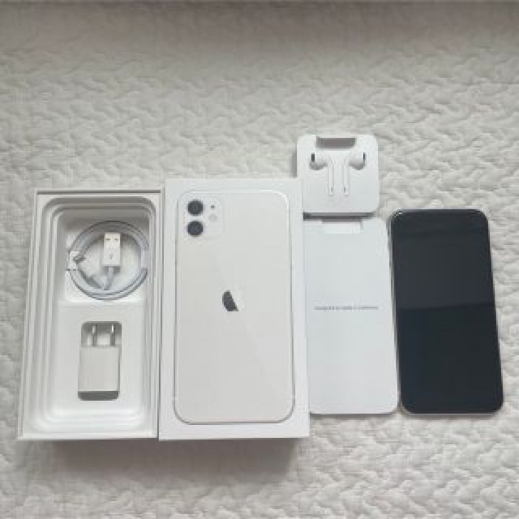 美品 iPhoneⅪ ホワイト　256GB
