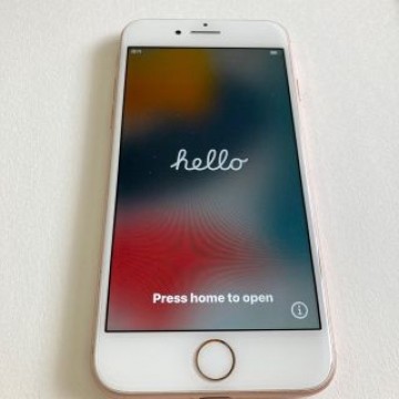 iPhone8 本体　gold