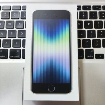 【新品未使用】iPhoneSE 第3世代 64GB スターライト 一括購入