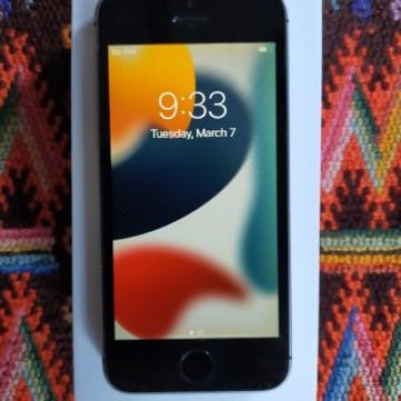 iPhone SE 　１６G　第一世代