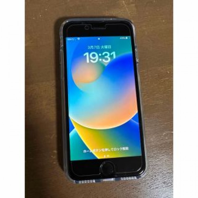 iPhone SE 第3世代　64GB スターライト