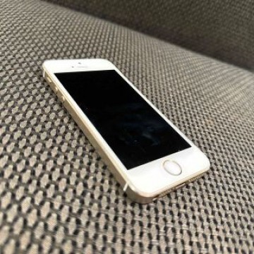 iPhone5S ゴールド