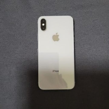 iPhone Xs Silver 64 GB au