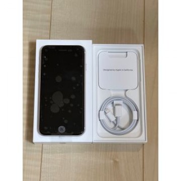 iPhone SE 第3世代 64GB スターライト　美品