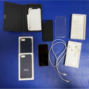 ほぼ新品 iPhone SE 第３世代 128GB スターライト