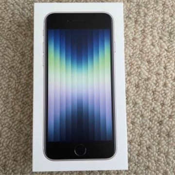 新品未開封　iPhone SE3 スターライト 64 GB SIMフリー