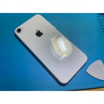 iPhone 8 Silver 256 GB SIMフリー　画面新品！