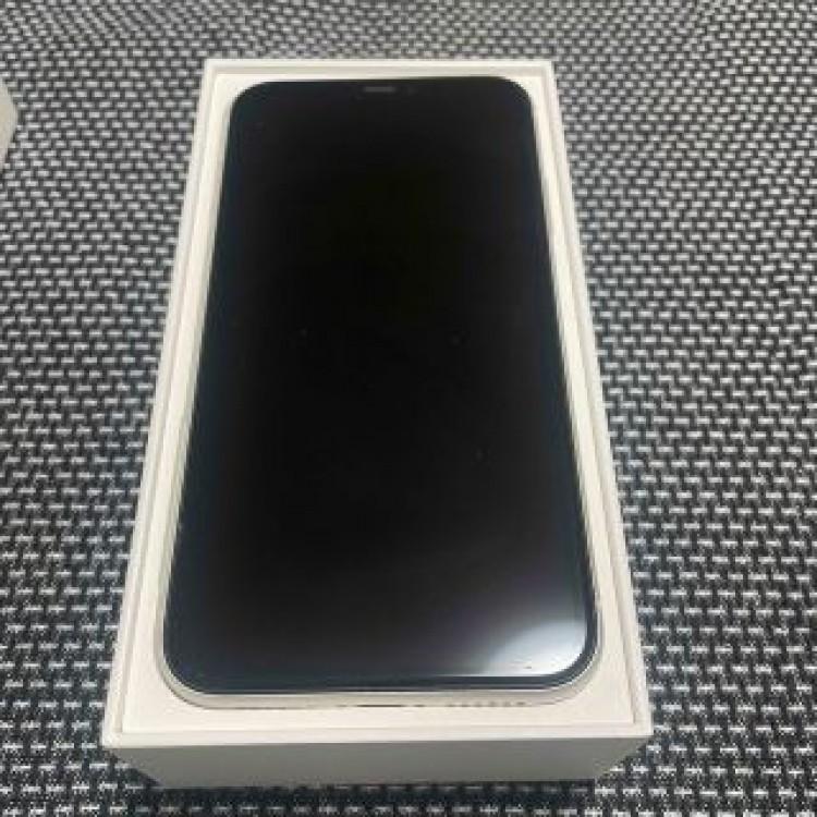 iPhone11  ６４GB