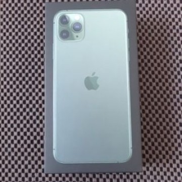 iPhone11ProMax 256GB ミッドナイトグリーンau版
