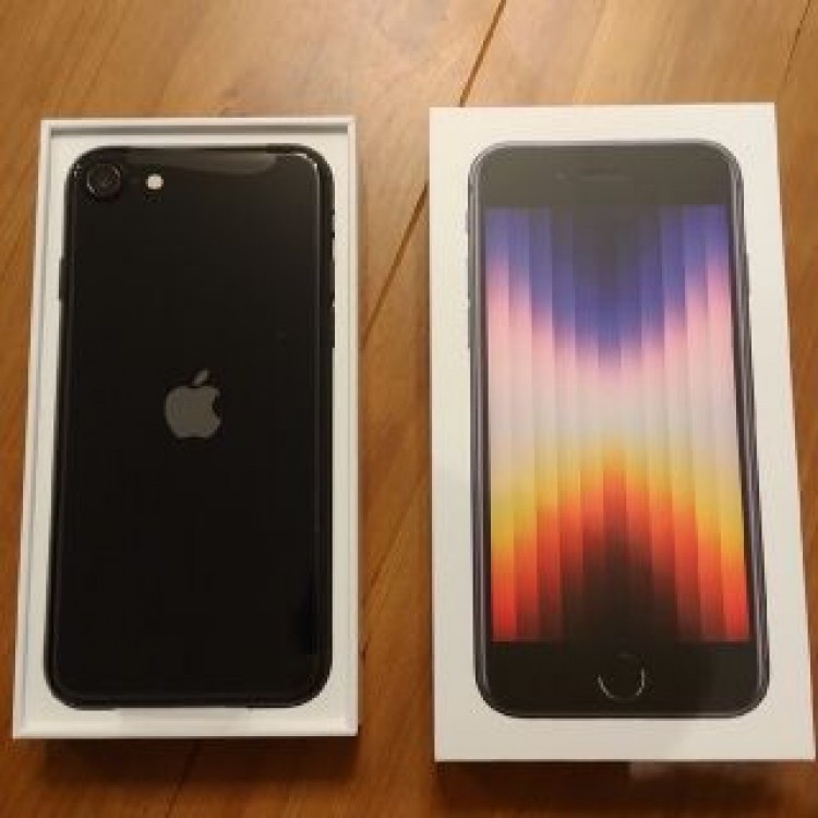 iPhone SE (第3世代) ミッドナイト 64 GB docomo