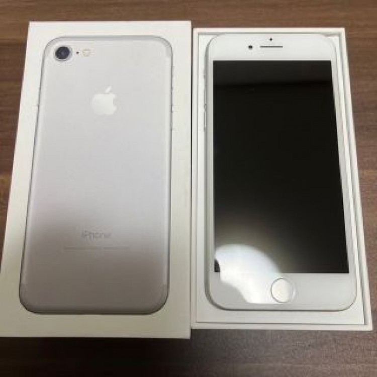 iPhone7 128GB シルバー　SIMフリー　完品　超美品