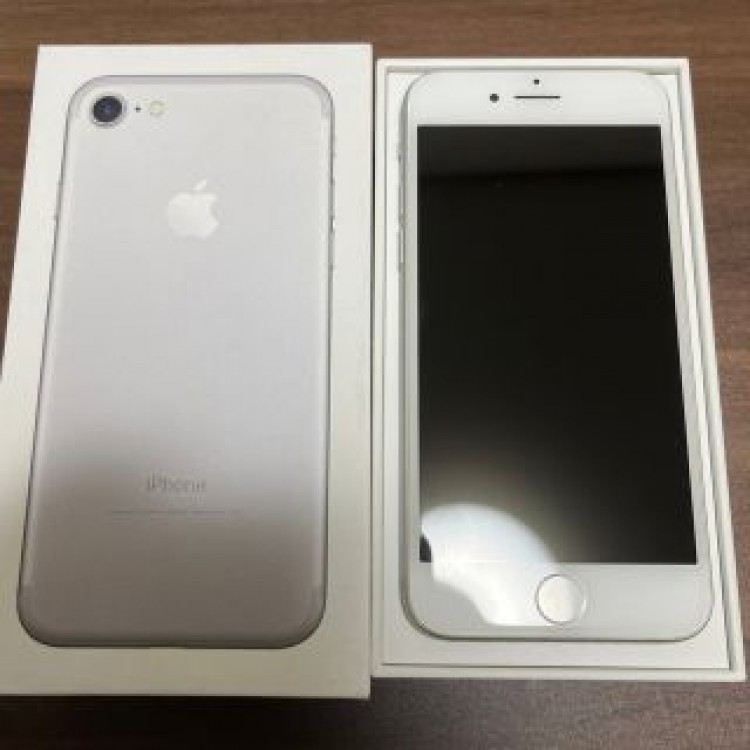 iPhone7 128GB シルバー　SIMフリー　完品　超美品