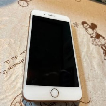 iPhone 8 Plus Gold 64 GB SIMフリー　バッテリー88%