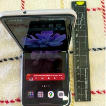 お値下げ済み☆Galaxy　flip　Ｚ美品折りたたみ