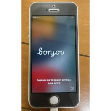 iPhone SE 128GB SIMフリー