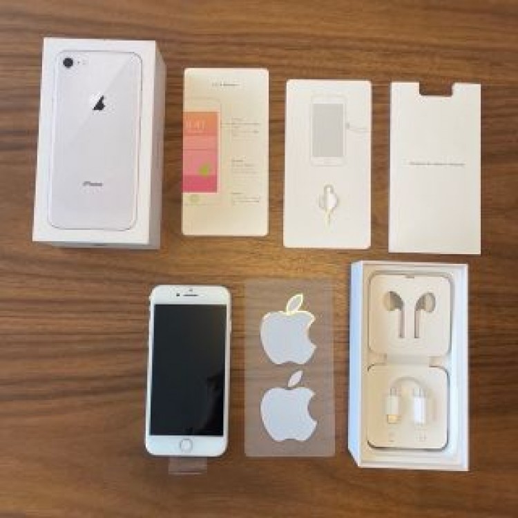 ほぼ新品　iPhone8