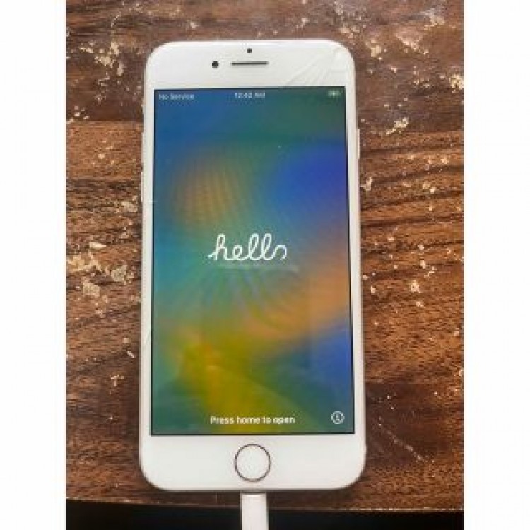 iPhone8 64G silver docomo 本体のみ