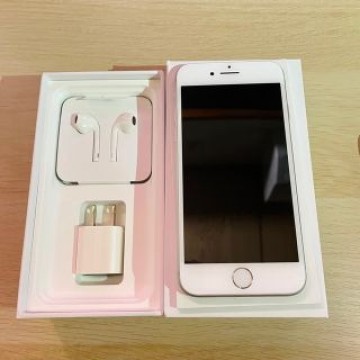 中古　極美品  iPhone8 64GB SIMフリー　シルバー  海外版