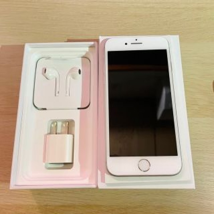 中古　極美品  iPhone8 64GB SIMフリー　シルバー  海外版