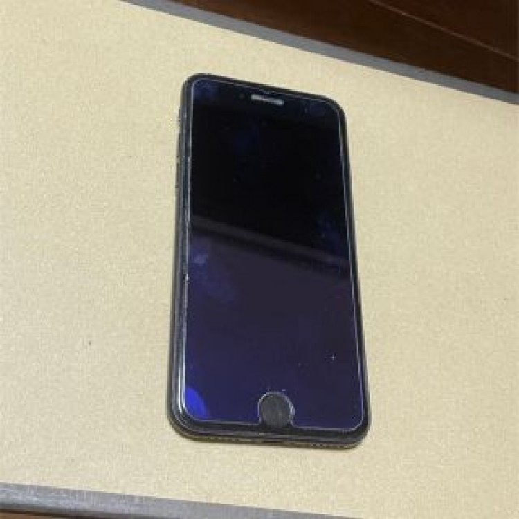 iPhone７本体　３２G  au  超美品