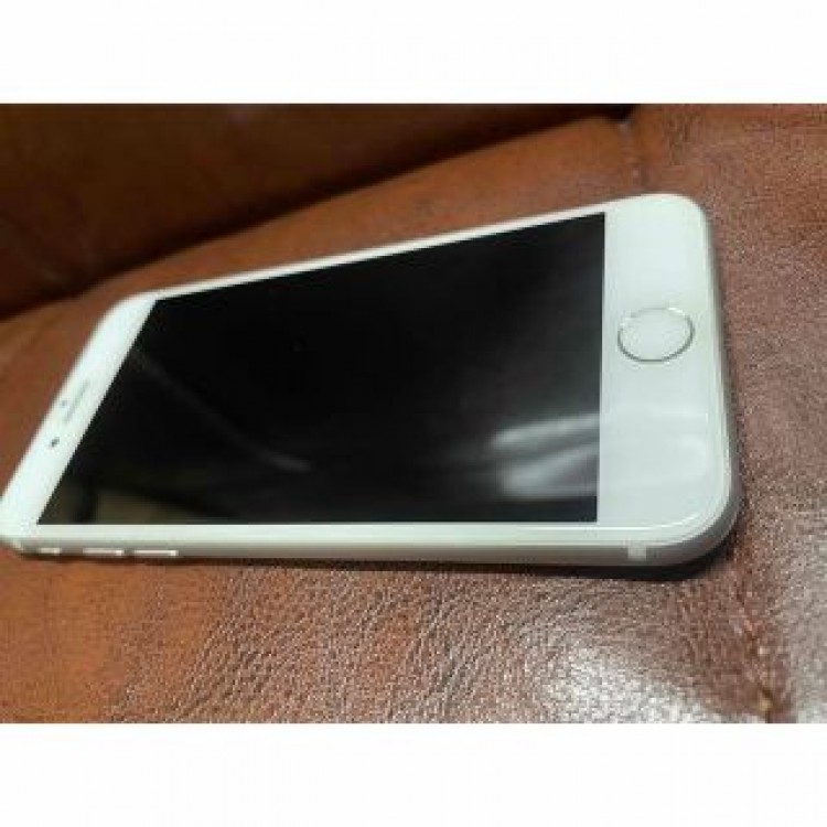 【美品】iPhone 8 シルバー 64GB docomo