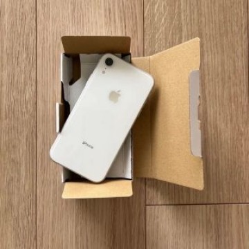 iPhone XR White 64 GB docomo 美品