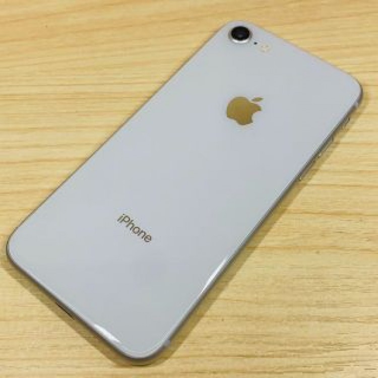 超美品 100%ﾊﾞｯﾃﾘｰ SIMﾌﾘｰ iPhone8 64GB P130