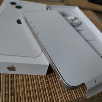 新品　iPhone 13  128GB の SIMフリー