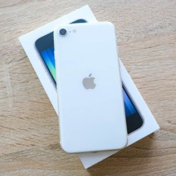iPhone SE 第3世代 (SE3)本体 64 GB 　SIMフリー