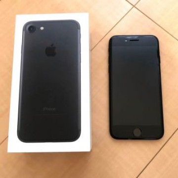 iPhone 7 Black 128 GB SIMフリー