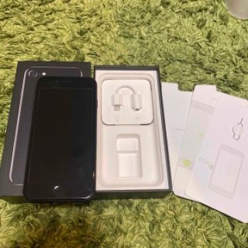iPhone7 32Gジェットブラック ドコモ