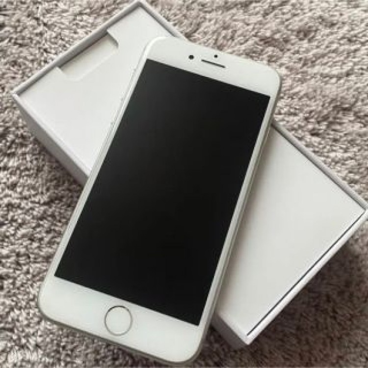 【最終値下げ】iPhone8 シルバー　64GB 本体　箱あり　状態良好