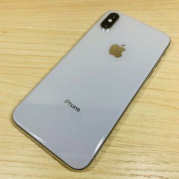 美品 iPhoneXS Silver 256GB P122