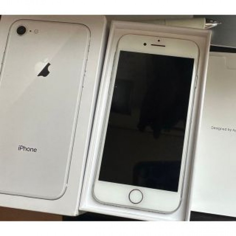 美品　iPhone 8 Silver 64 GB SIMフリー
