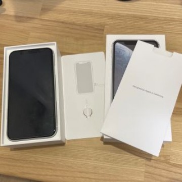 iPhone XR 64GB  SIMフリー　ホワイト