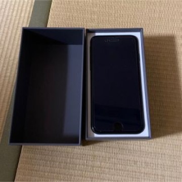 スペースグレイ iPhone8 Apple SIMロック解除　