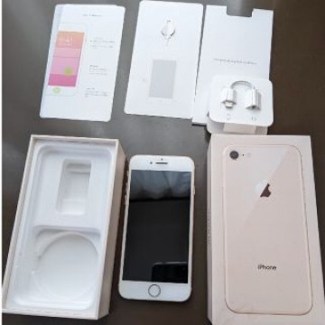 iPhone8　au