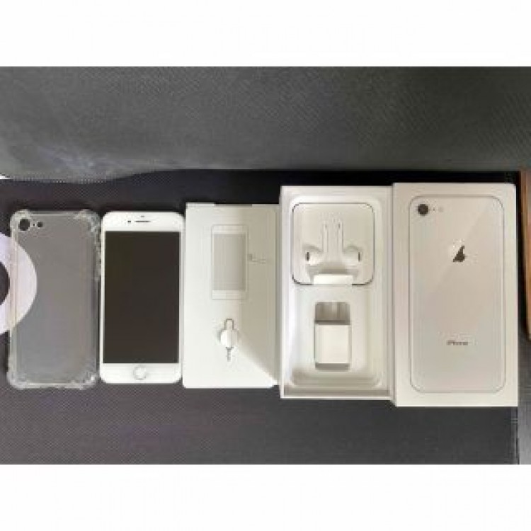 iPhone8 TPUカバー付き　