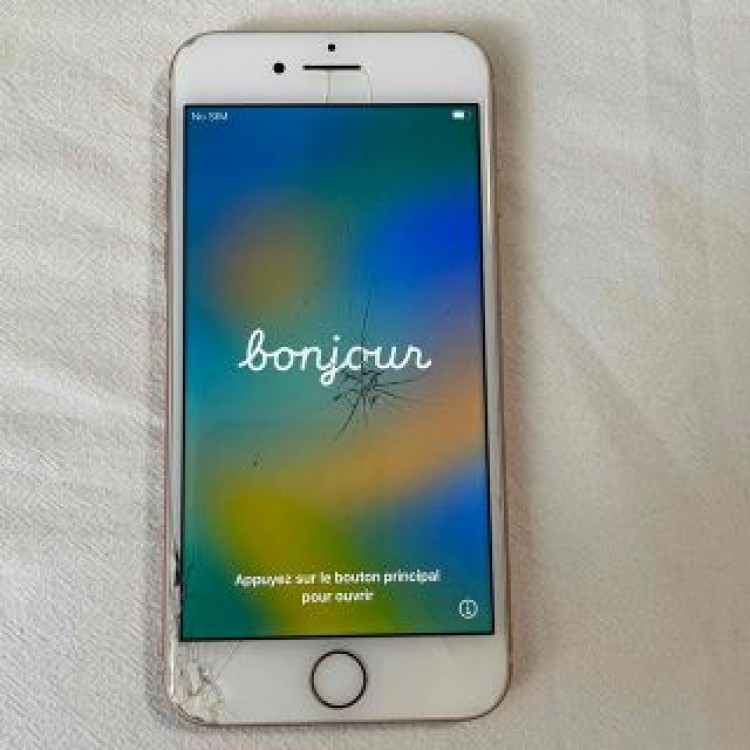 【iPhone8】ジャンク品/画面割れ