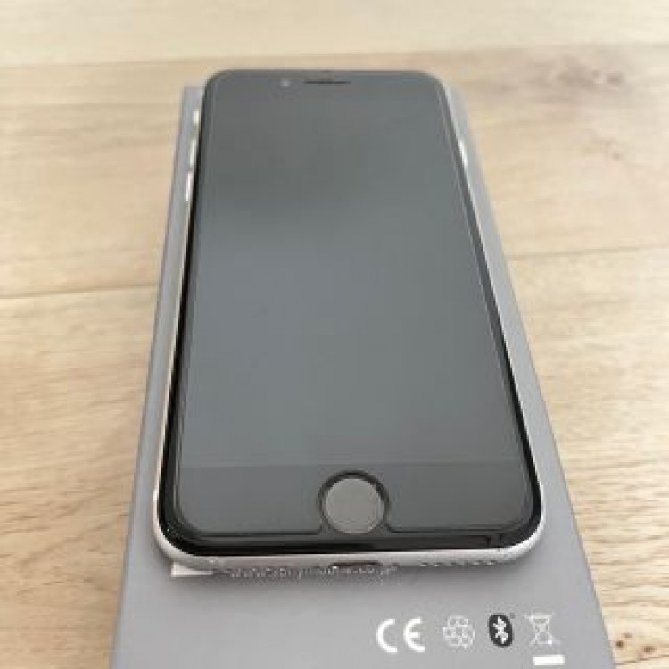 iPhone SE第2世代 256GB（残債なし）