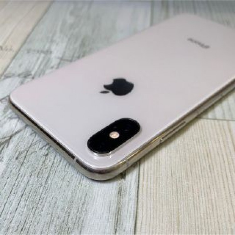 iPhone Xs Silver 256GB SIMロック解除済 本体のみ