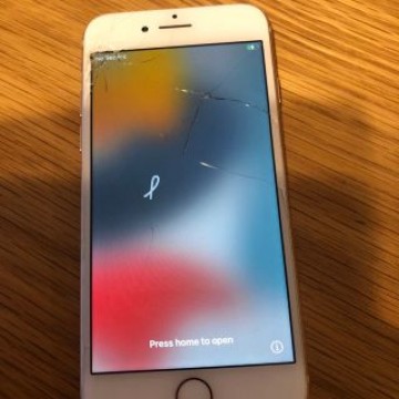 iphone 8 中古 画面割れ