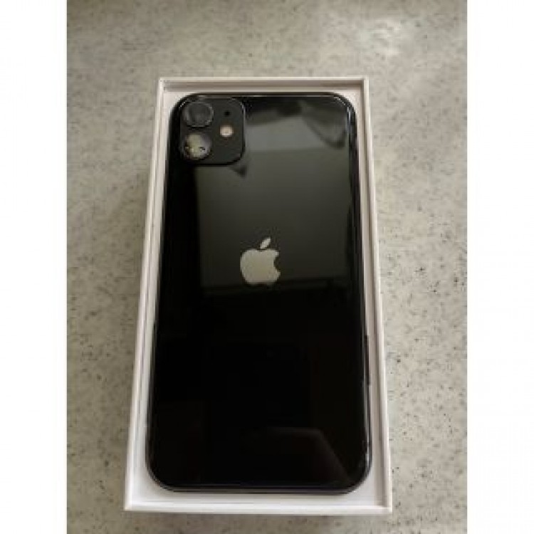 iPhone 11 本体　SIMフリー