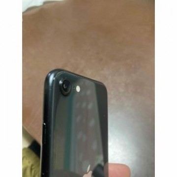 アップル iPhoneSE 第2世代 64GB ブラック au