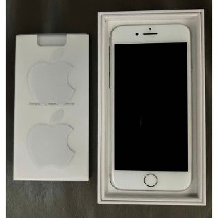 iPhone8 64GB シルバー